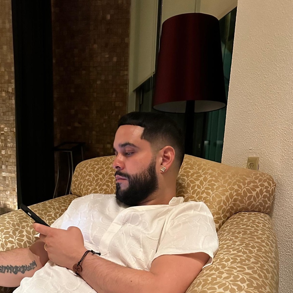 Meet your Posher, Jonathan